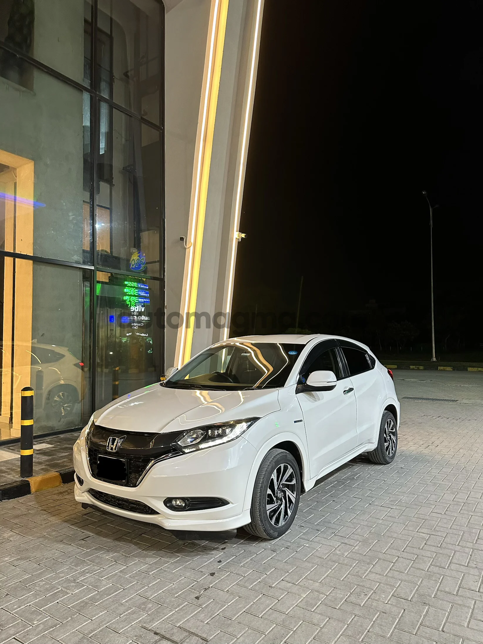2016 Honda Vezel in Islamabad, F-10 - Photo 1 of 4